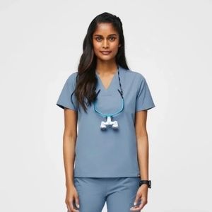 Wear FIGS - Women's - Oran Slim Scrub Top - FREEx - Cool Blue - XS